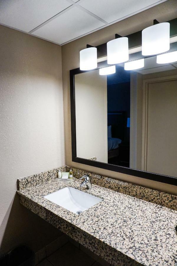 Boarders Inn & Suites By Cobblestone Hotels - Grand Island Exterior foto